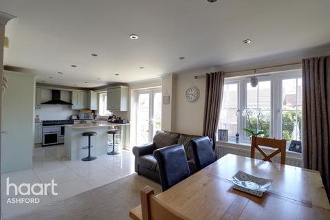 1 Whitebeam Close, Ashford, TN23 3QG