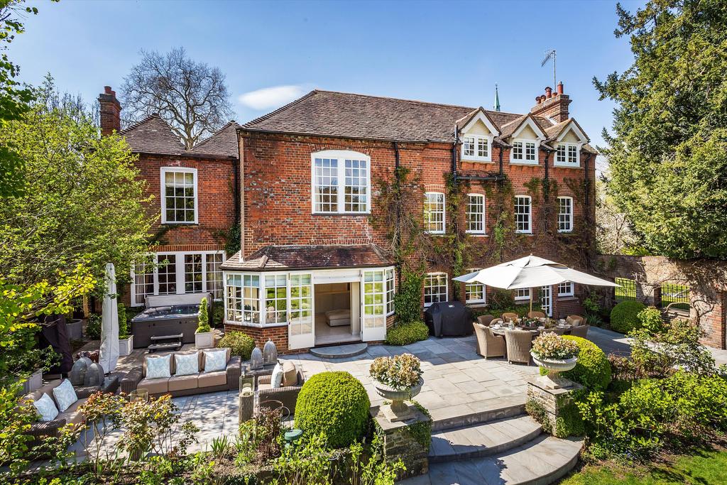 The Street, Shalford, Guildford, Surrey, GU4. 6 bed detached house for