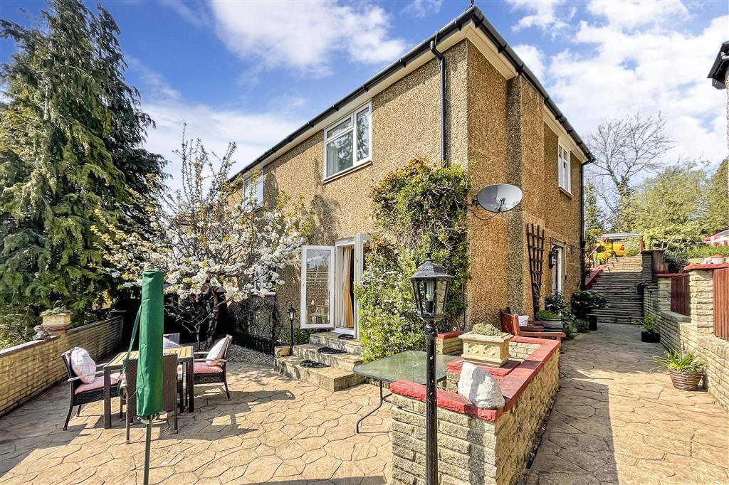 Woodman Road, Coulsdon, Surrey 2 bed ground floor £320,000