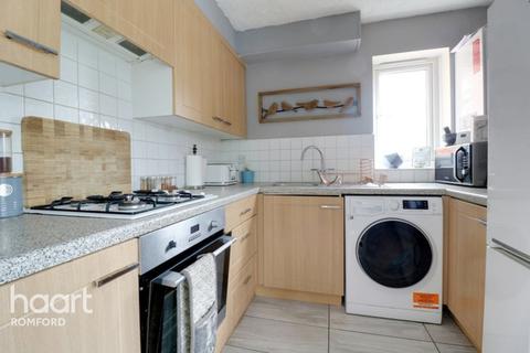 9 Campion Close, Rush Green, Romford, RM7 0WX