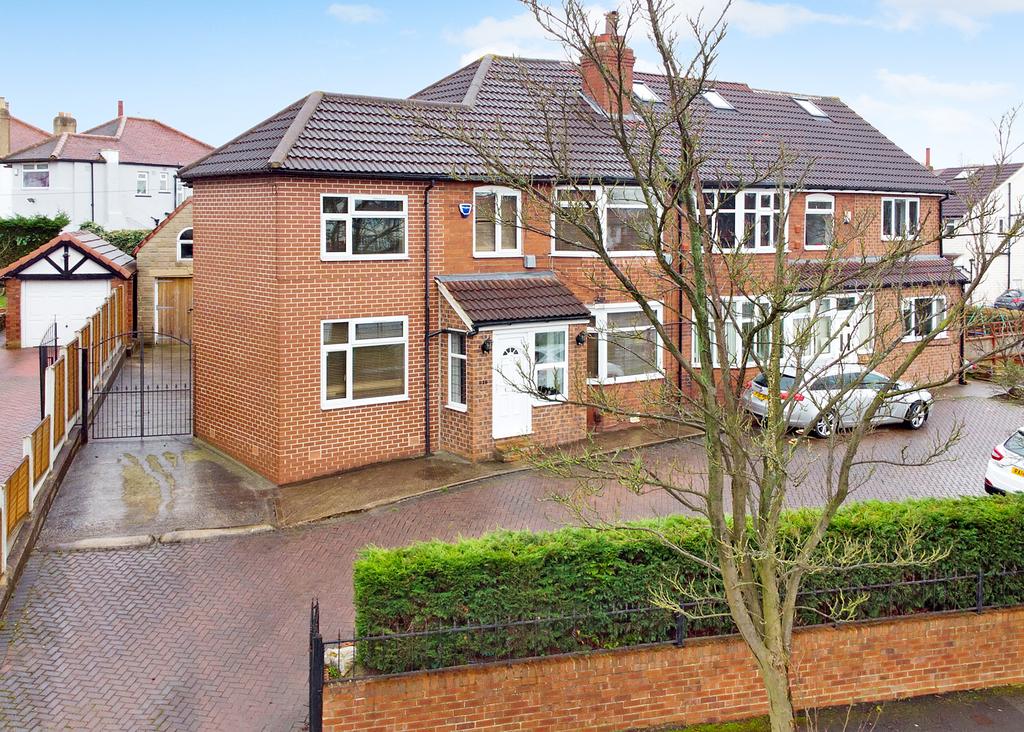 Scott Hall Road, Leeds, LS17 4 bed semidetached house £375,000
