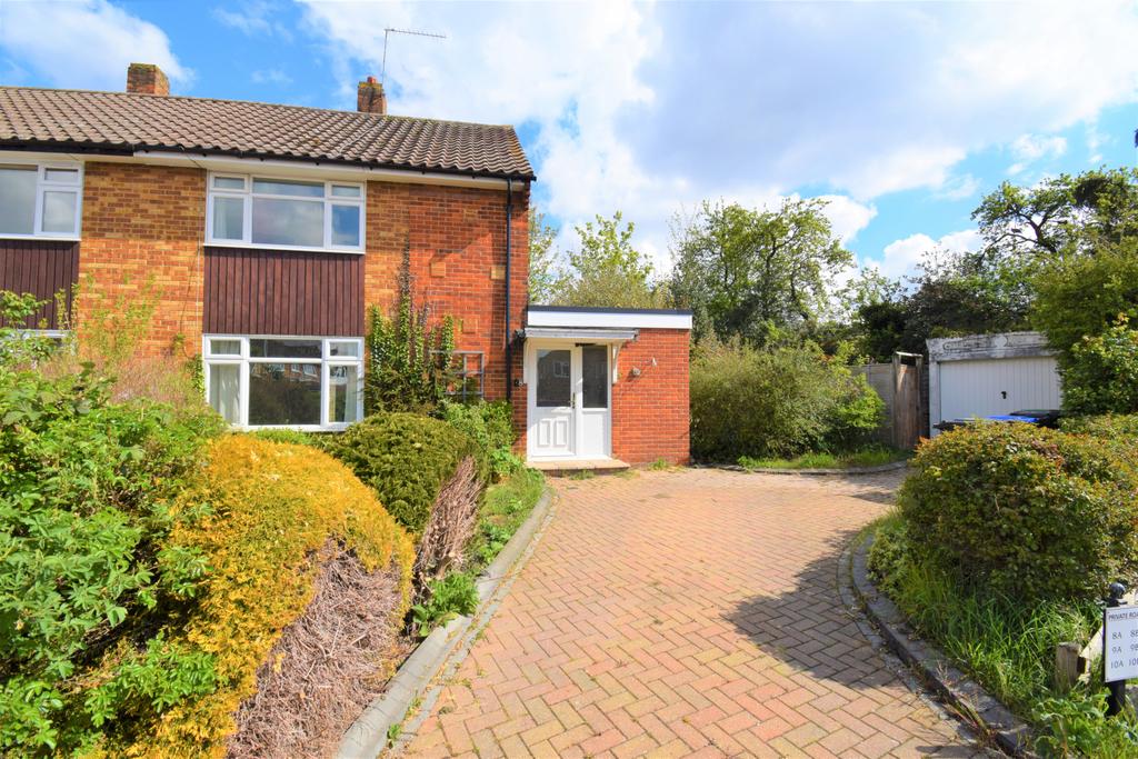 Southfield Gardens, Burnham 3 bed semidetached house £1,300 pcm (£