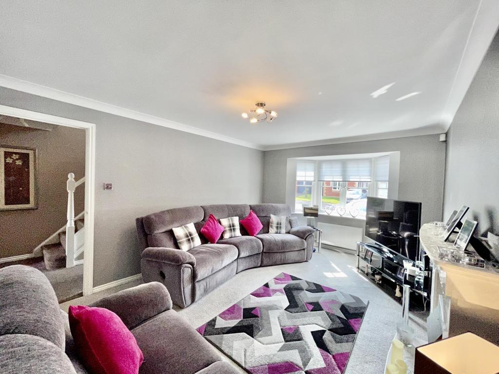 6 Mill Walk, Cambuslang 4 bed detached villa £205,000