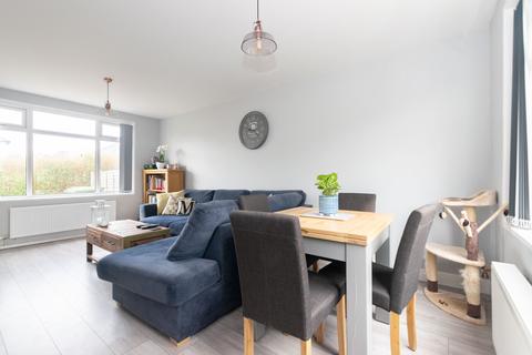 49 Deanswood Drive, Leeds, LS17 5JL