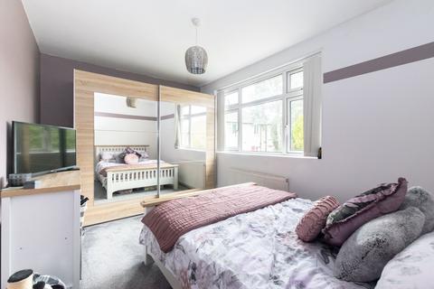 49 Deanswood Drive, Leeds, LS17 5JL