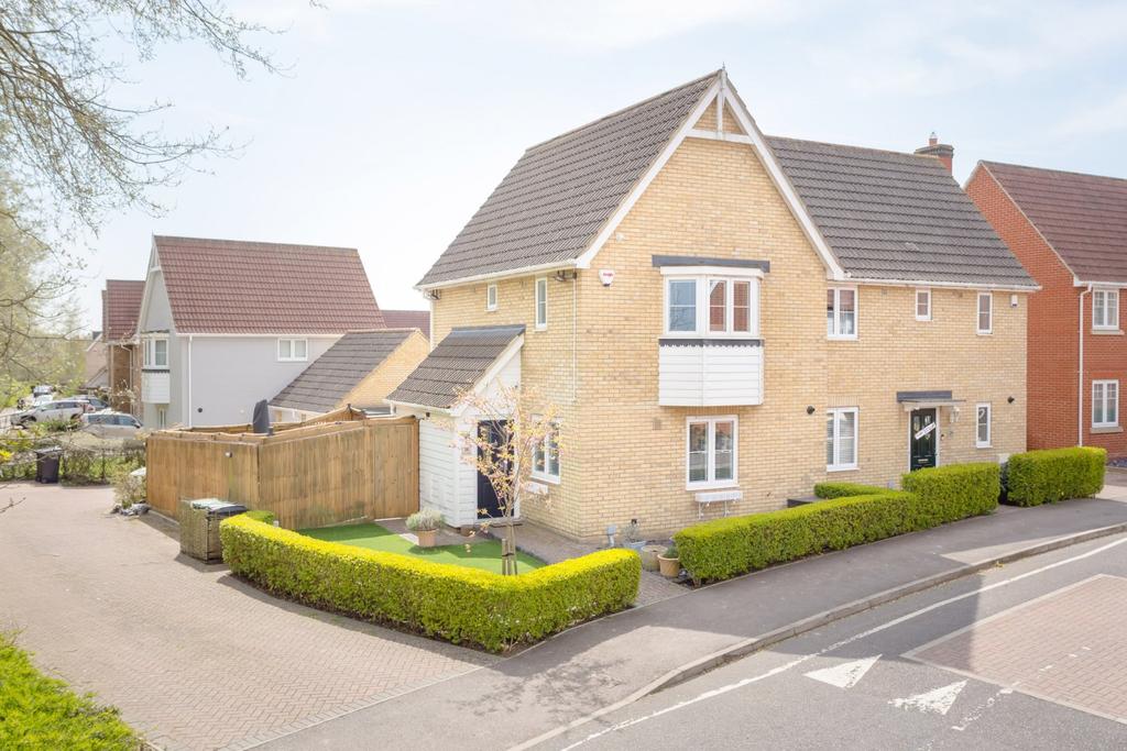 Elm Road, Dunmow, CM6 3 bed semidetached house £425,000