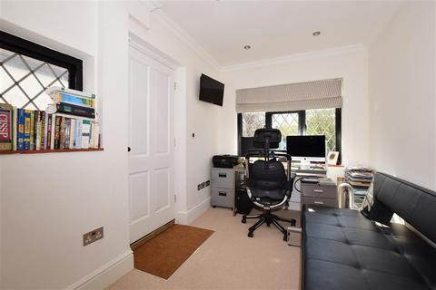 29 Manor Way, Purley, CR8 3BL