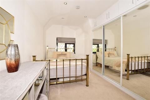 29 Manor Way, Purley, CR8 3BL