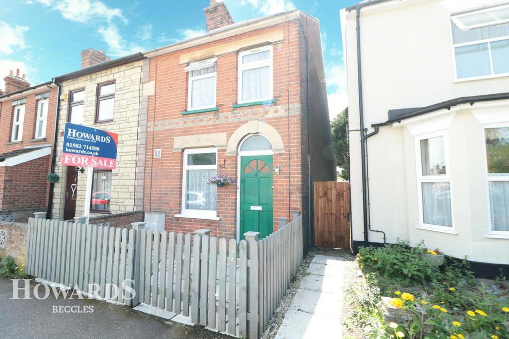 Alexandra Road, Beccles 3 bed end of terrace house £180,000