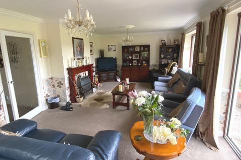 40 Fairway, Northampton, NN2 7JZ