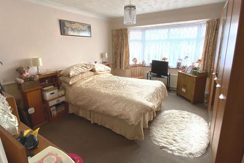 40 Fairway, Northampton, NN2 7JZ
