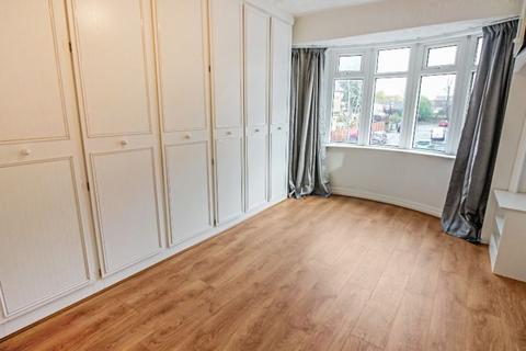 3 bedroom semi-detached house to rent, Longford Place, Manchester