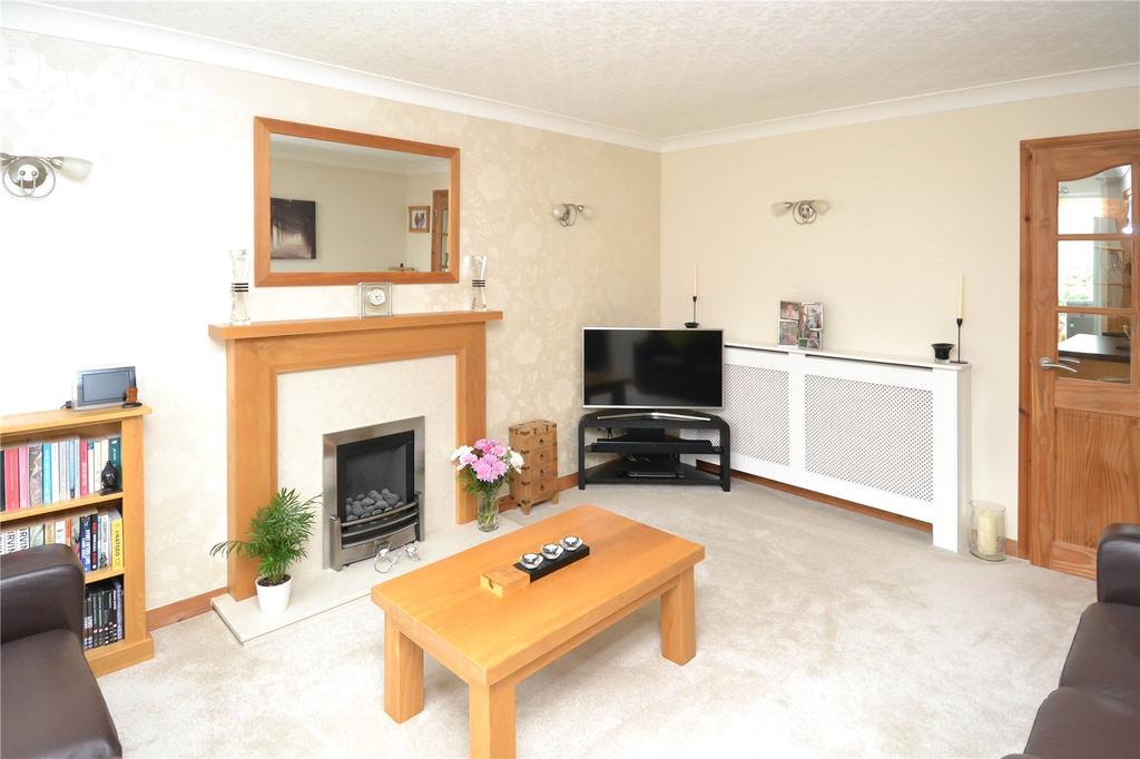 New Meadow Close, Northfield... 3 bed detached house £285,000