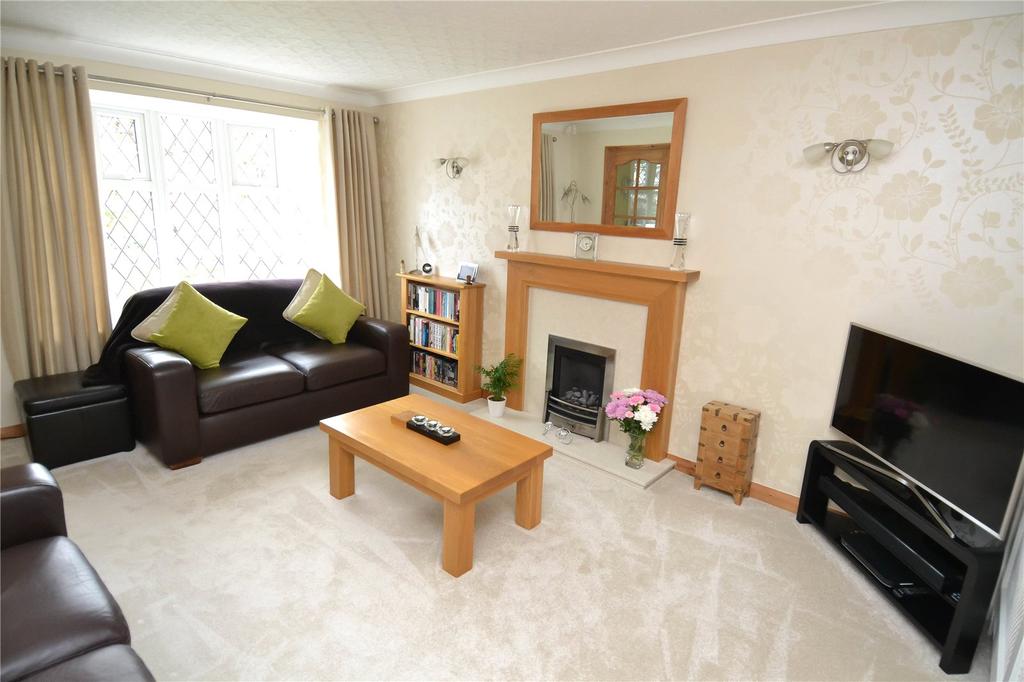 New Meadow Close, Northfield... 3 bed detached house £285,000