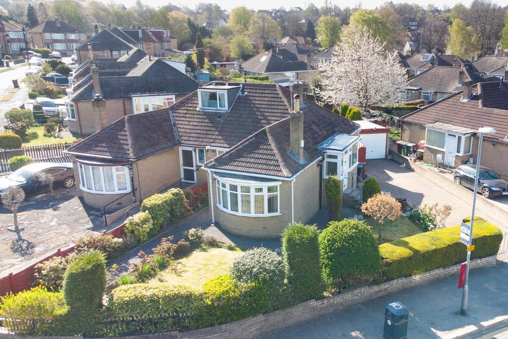 Carr Manor Road, Moortown, Leeds, LS17 2 bed semidetached bungalow £