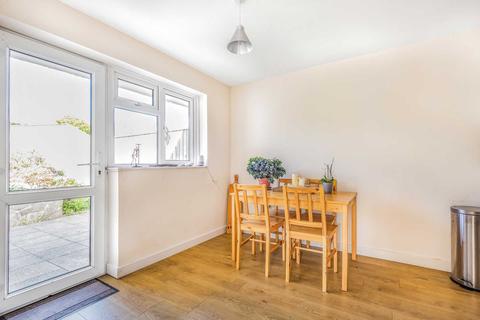 17 Burnards Field Road, Colyton, EX24 6PE