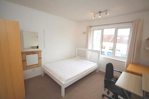 5 bedroom maisonette to rent - Camellia Lane, Surbiton KT5