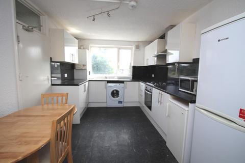 5 bedroom maisonette to rent, Camellia Lane, Surbiton KT5