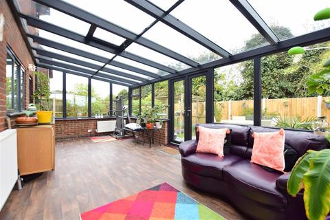 2 Bridleway Gardens, Broadstairs, CT10 2LG