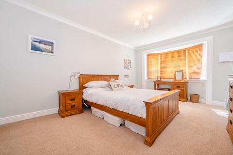 25 Bencroft Drive, Glasgow, G44 5RH