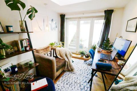 Flat E, 360 Lee High Road, London, SE12 8RS