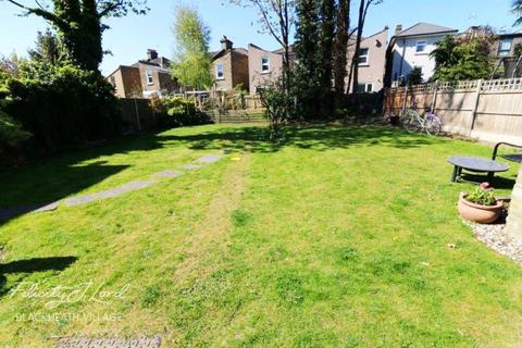 Flat E, 360 Lee High Road, London, SE12 8RS