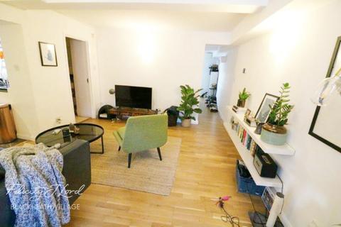 Flat E, 360 Lee High Road, London, SE12 8RS