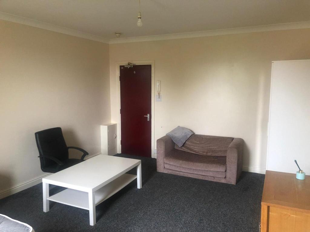 Flat 15 St Peters Road, Harborne, Birmingham Studio £480 pcm (£111 pw)