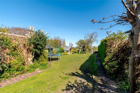 18 Cross Hayes, Malmesbury, SN16 9BG
