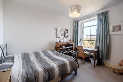 18 Cross Hayes, Malmesbury, SN16 9BG