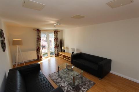 3 bedroom flat to rent, Tytler Court, Abbeyhill, Edinburgh, EH8