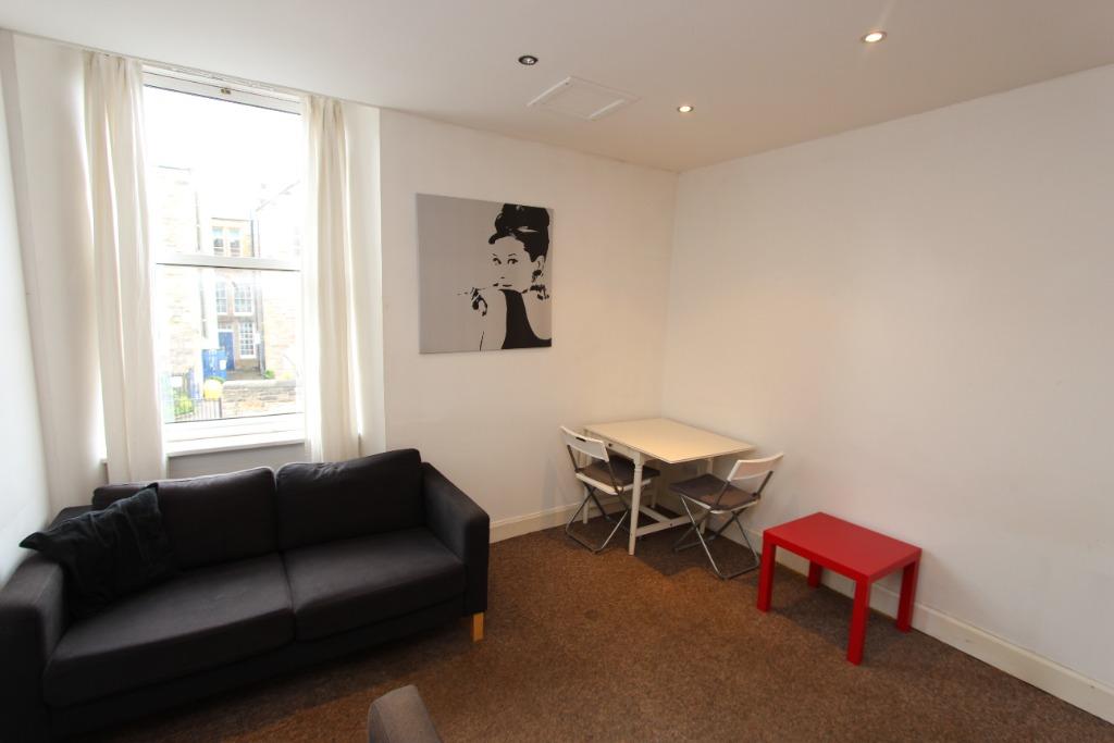 Cathcart Place, Dalry, Edinburgh, EH11 1 bed flat £750 pcm (£173 pw)
