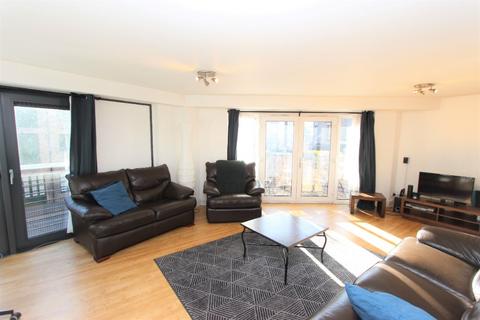 2 bedroom flat to rent - Cables Wynd, Leith, Edinburgh, EH6