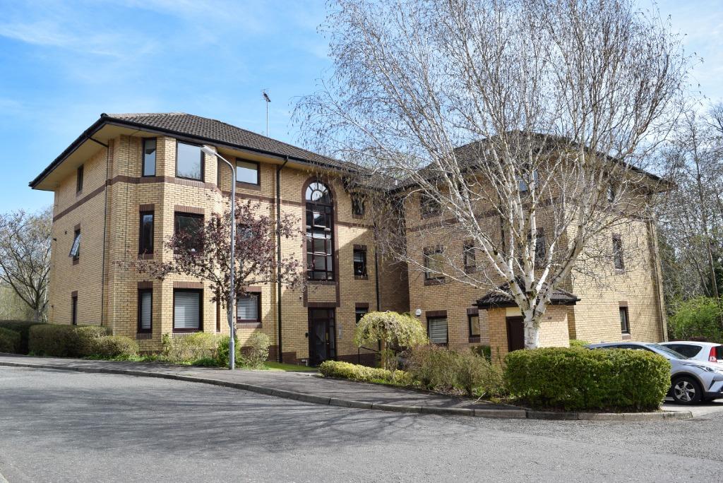 Riverside Gardens, Busby, Glasgow, G76 8EP 3 bed flat £149,000