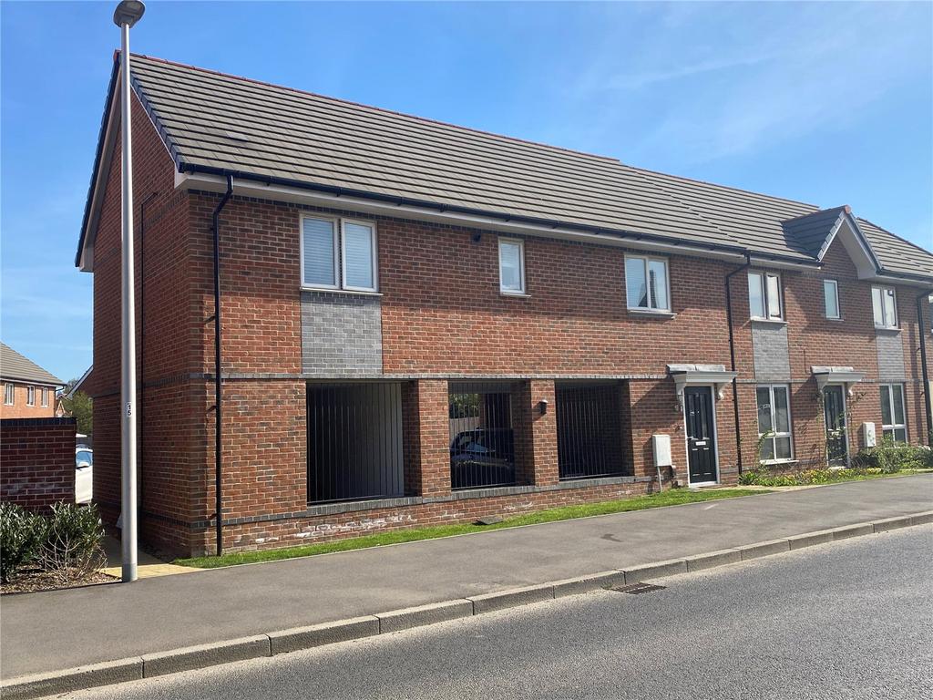 Fullbrook Avenue, Spencers Wood, Reading, RG7 2 bed apartment £250,000