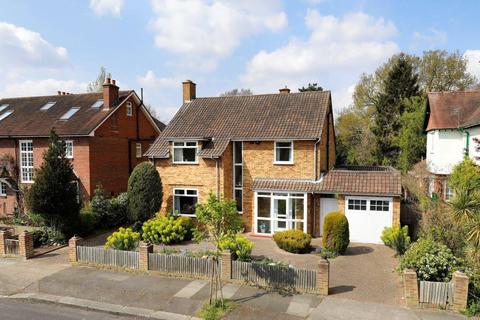 9a Carlton Road, New Malden, KT3 3AJ