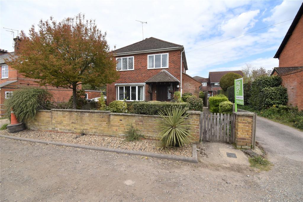 Heath Hill Road South, Crowthorne, Berkshire, RG45 3 bed detached house