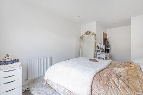115 Wingate Square, London, SW4 0AN