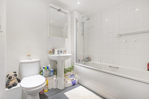 115 Wingate Square, London, SW4 0AN