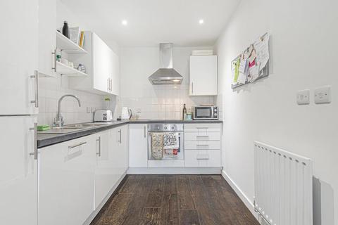 115 Wingate Square, London, SW4 0AN