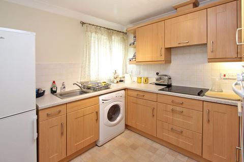 2 bedroom apartment for sale - Latchmoor Court, Brookley Road, Brockenhurst, SO42