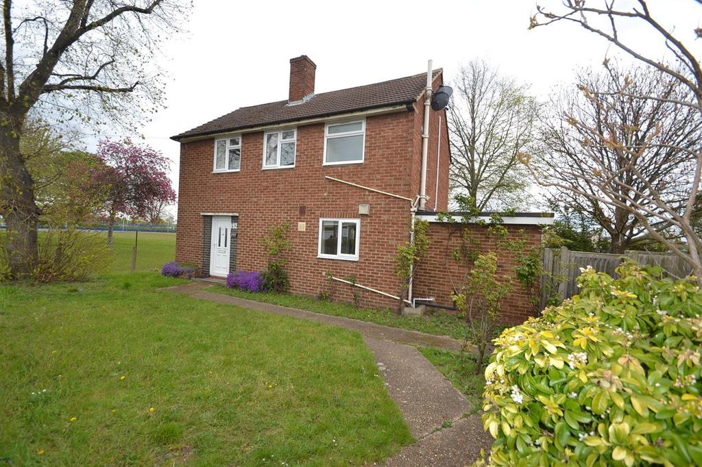 Hatton Road, Bedfont 3 bed detached house £1,650 pcm (£381 pw)