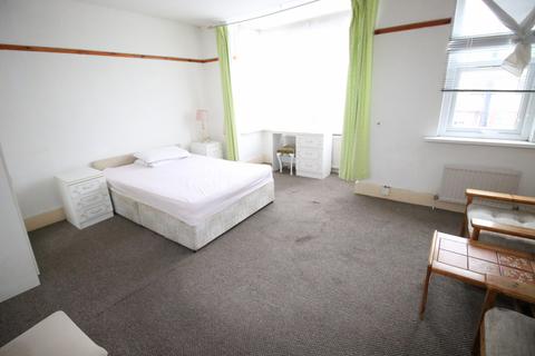 undefined, Hanworth Road, HOUNSLOW, Greater London, TW3