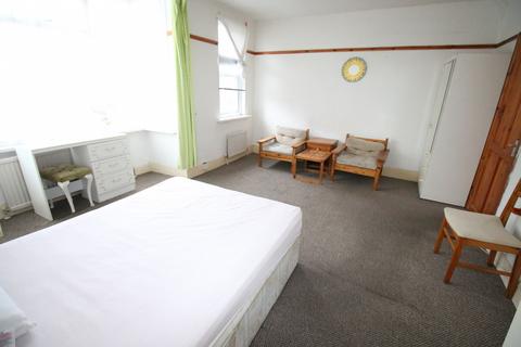 undefined, Hanworth Road, HOUNSLOW, Greater London, TW3