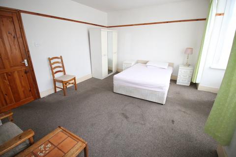 undefined, Hanworth Road, HOUNSLOW, Greater London, TW3