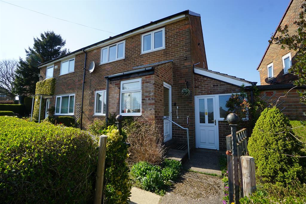 Wellgreen Road, Stannington... 3 bed semi-detached house - £200,000