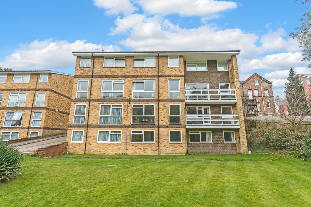 Croydon Road, Caterham 2 bed apartment £325,000