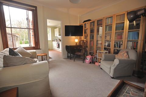 15 Harrow Road, Warlingham, CR6 9EY