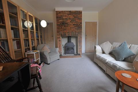 15 Harrow Road, Warlingham, CR6 9EY