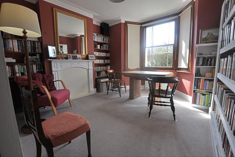 15 Harrow Road, Warlingham, CR6 9EY